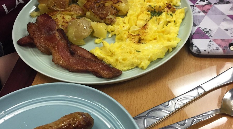 Best crispy hashbrown breakfast plates inside Berlin cafés