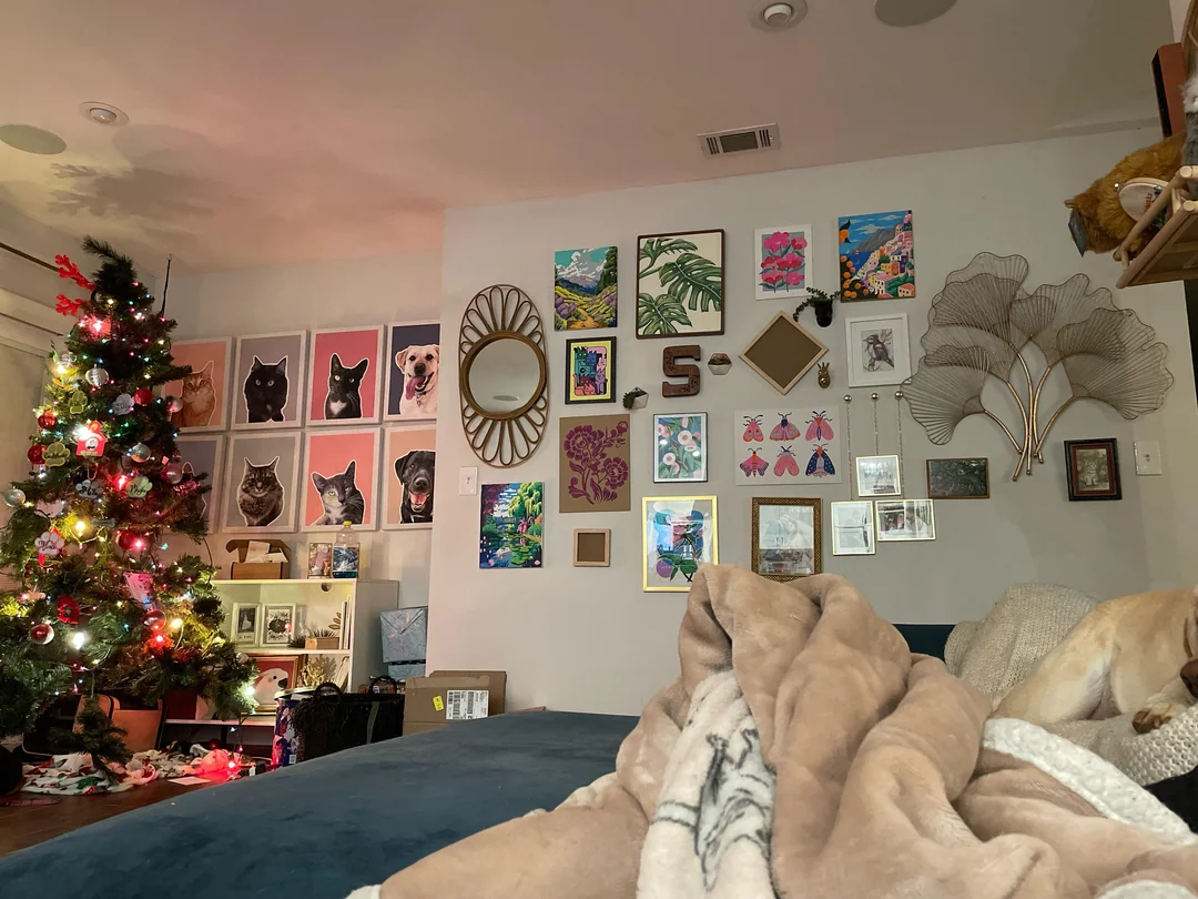Crowded Wall Decor – Simplify Displays Without Losing Personality
